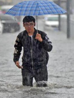 汛期44次大范围暴雨近百城内涝